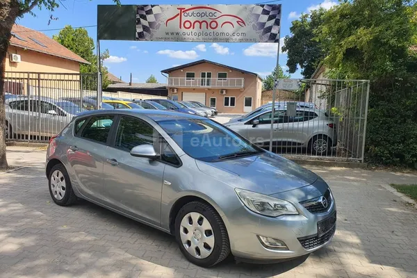 Opel Astra J — polovni automobil