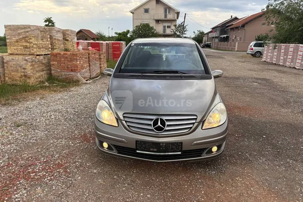 Mercedes Benz B 180 — polovni automobil