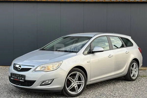 Opel Astra J — polovni automobil