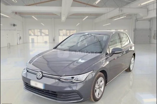 Volkswagen Golf 8 — polovni automobil
