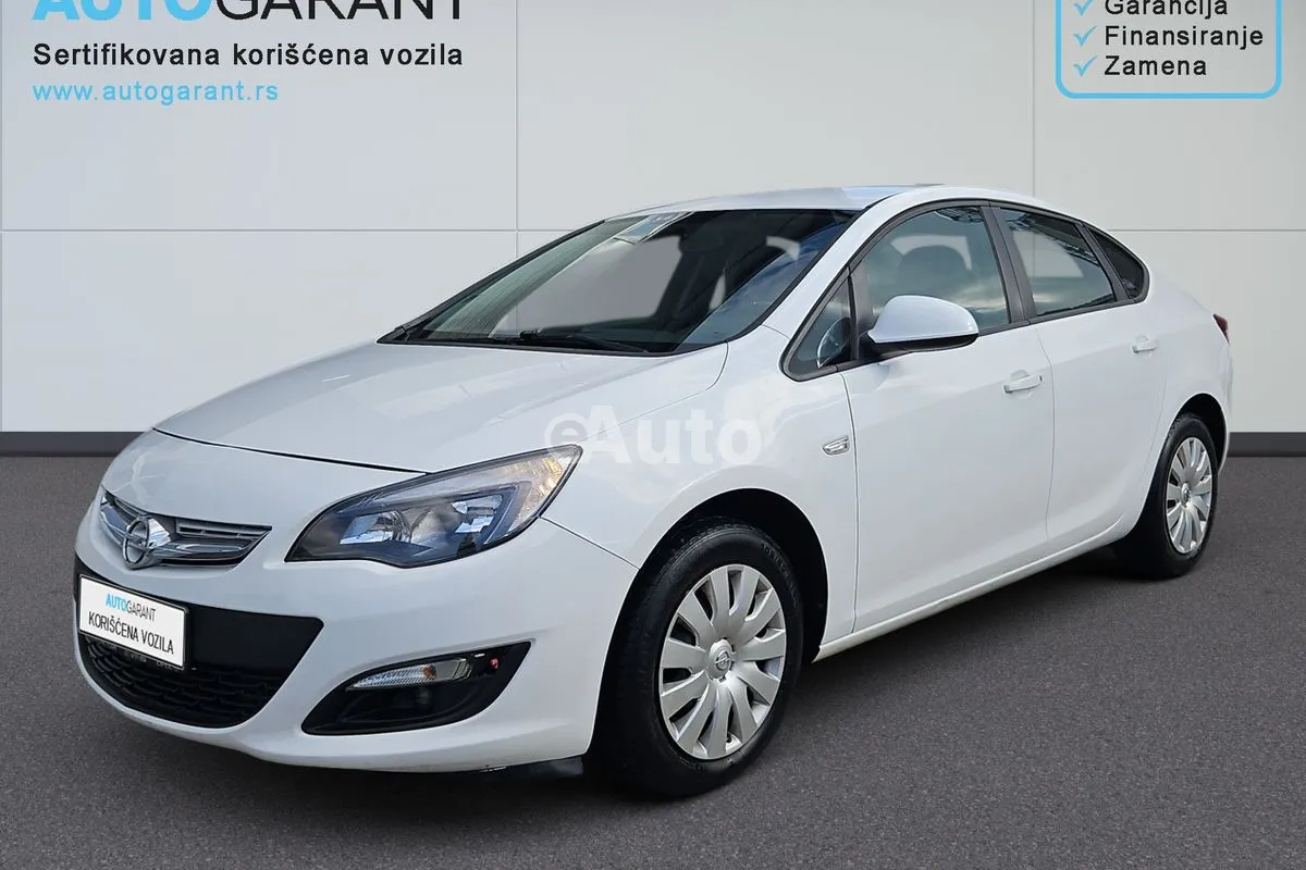 Opel Astra J — polovni automobil
