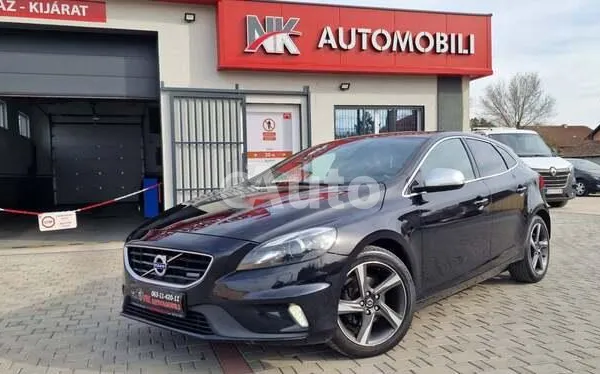 Volvo V40 — polovni automobil