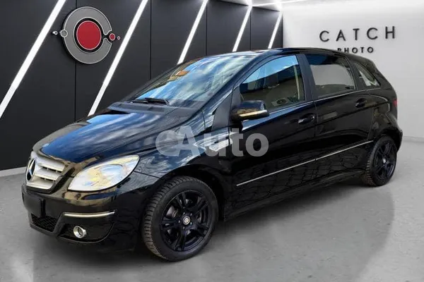 Mercedes Benz B 180 — polovni automobil