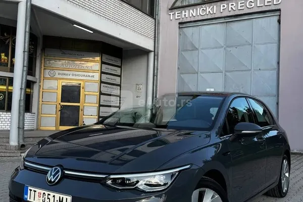 Volkswagen Golf 8 — polovni automobil