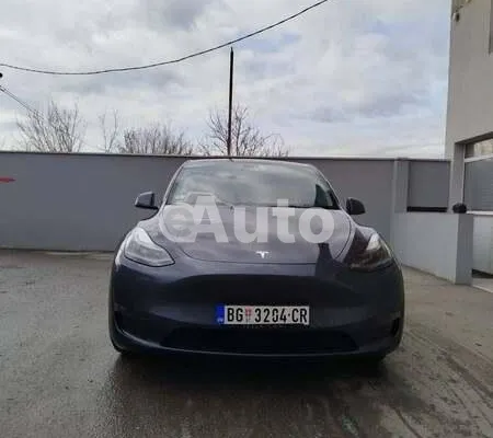Tesla Model Y — polovni automobil