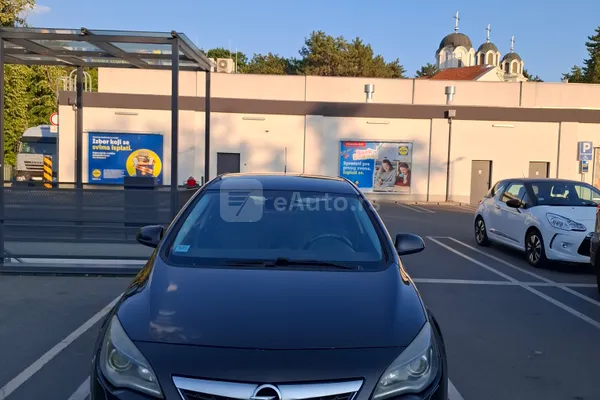 Opel Astra J — polovni automobil