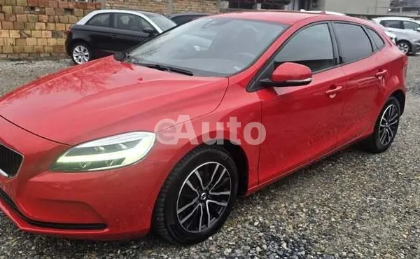 Volvo V40 — polovni automobil