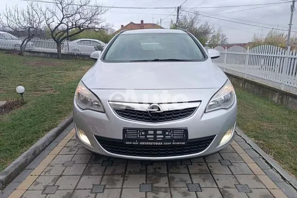 Opel Astra J — polovni automobil