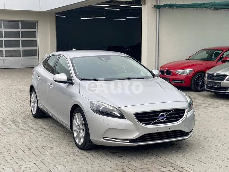 Volvo V40 — polovni automobil