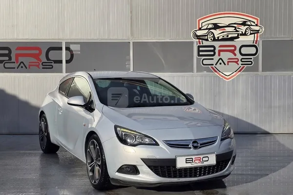 Opel Astra J — polovni automobil