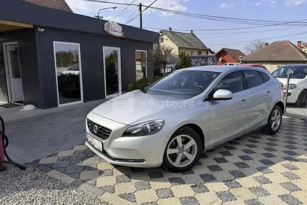 Volvo V40 — polovni automobil
