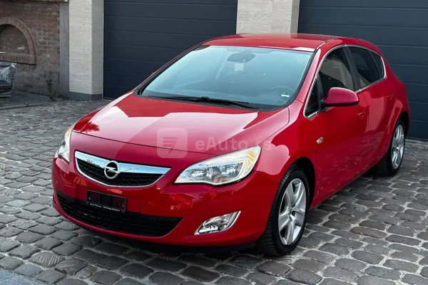 Opel Astra J — polovni automobil