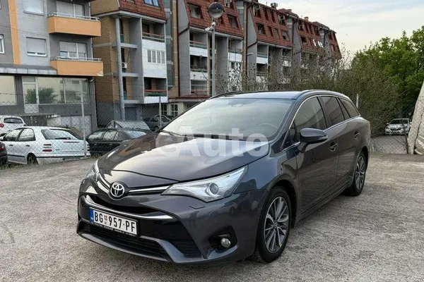 Toyota Avensis — polovni automobil
