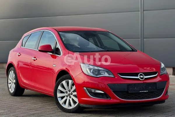 Opel Astra J — polovni automobil