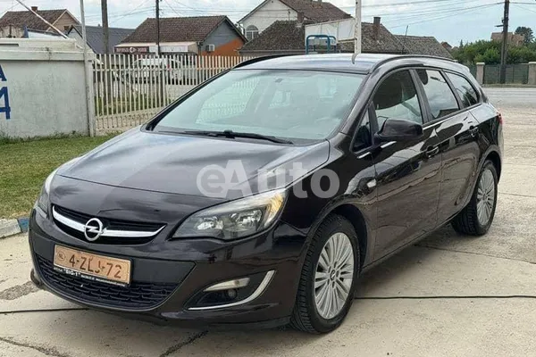 Opel Astra J — polovni automobil