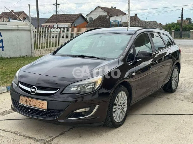 Opel Astra J — polovni automobil