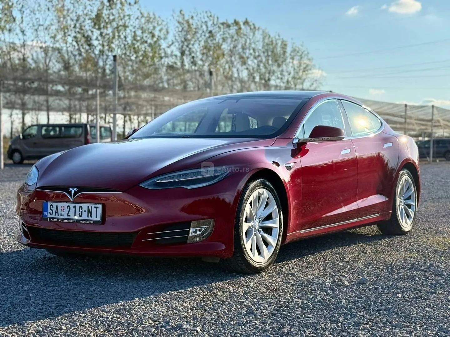 Tesla Model S — polovni automobil