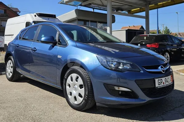 Opel Astra J — polovni automobil