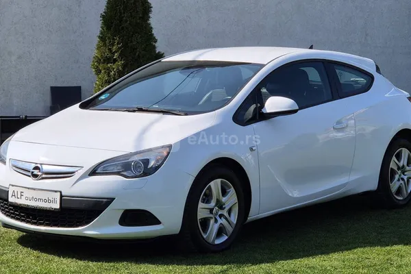 Opel Astra J — polovni automobil