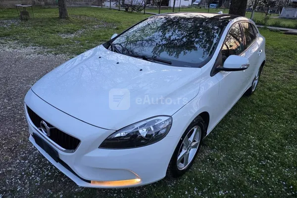 Volvo V40 — polovni automobil