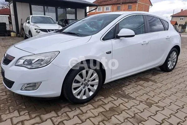 Opel Astra J — polovni automobil