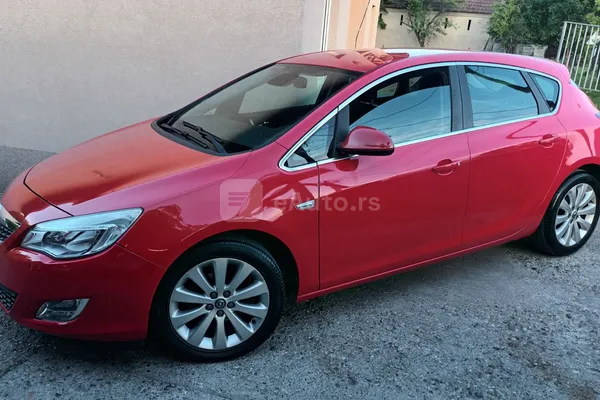 Opel Astra J — polovni automobil