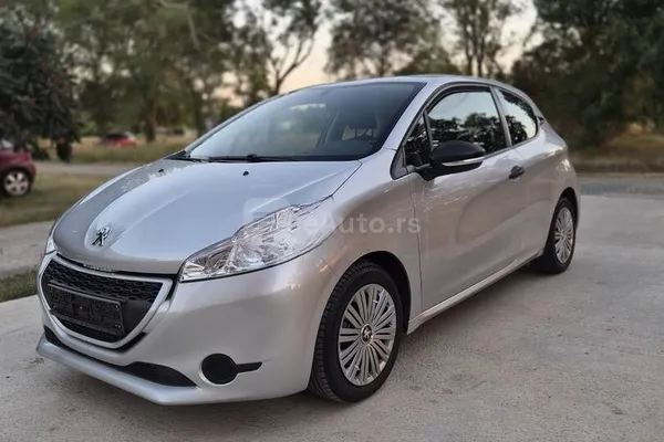 Peugeot 208 — polovni automobil
