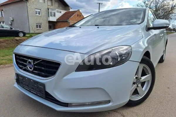 Volvo V40 — polovni automobil