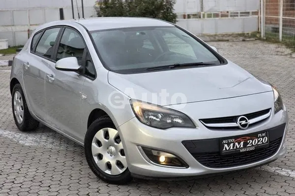 Opel Astra J — polovni automobil