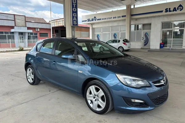 Opel Astra J — polovni automobil