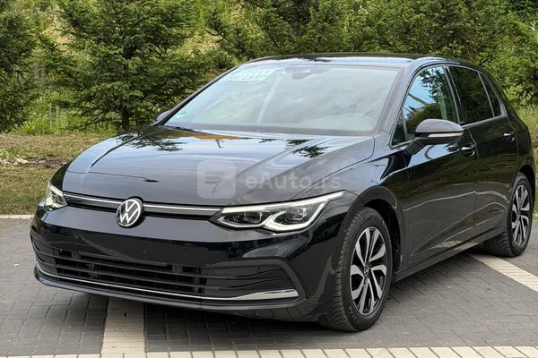 Volkswagen Golf 8 — polovni automobil