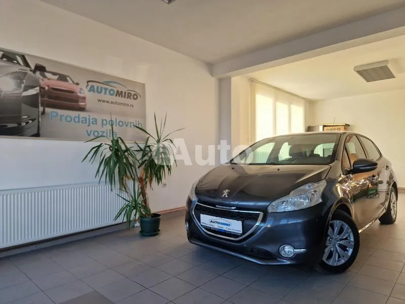 Peugeot 208 — polovni automobil