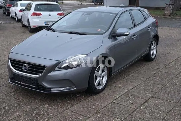 Volvo V40 — polovni automobil