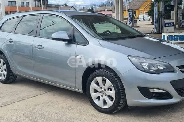 Opel Astra J — polovni automobil