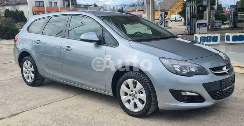 Opel Astra J — polovni automobil