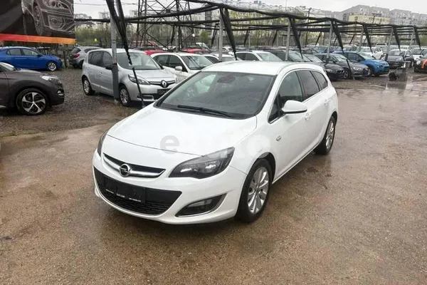 Opel Astra J — polovni automobil
