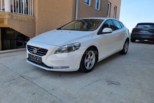 Volvo V40 — polovni automobil