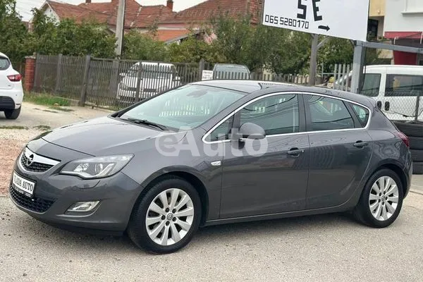 Opel Astra J — polovni automobil