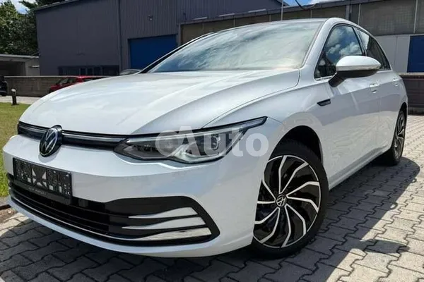 Volkswagen Golf 8 — polovni automobil