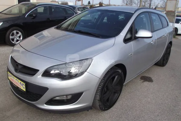 Opel Astra J — polovni automobil