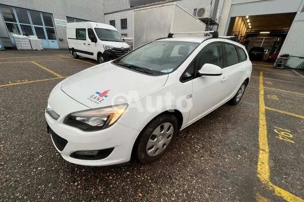 Opel Astra J — polovni automobil