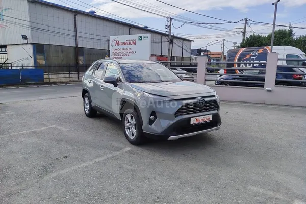 Toyota RAV 4 — polovni automobil