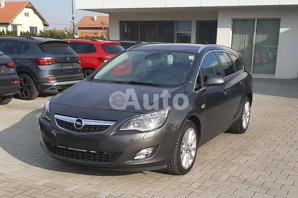 Opel Astra J — polovni automobil