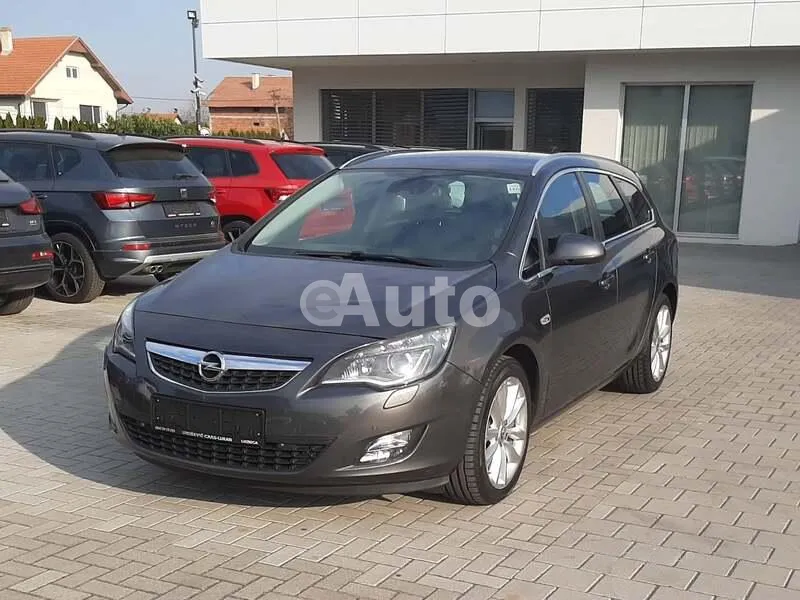 Opel Astra J — polovni automobil