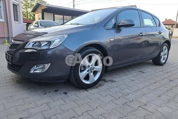 Opel Astra J — polovni automobil