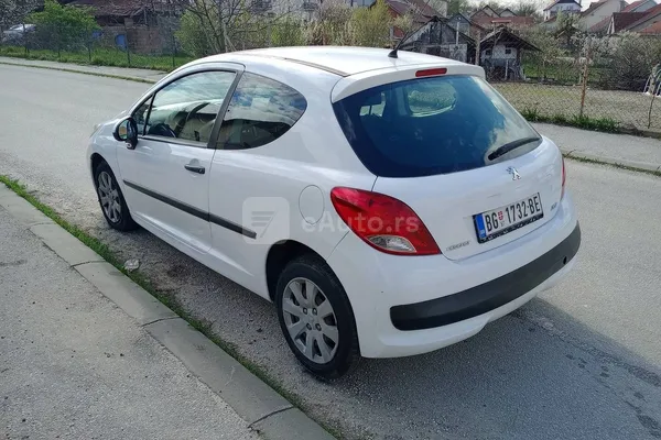 Peugeot 207 — polovni automobil