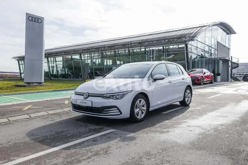 Volkswagen Golf 8 — polovni automobil