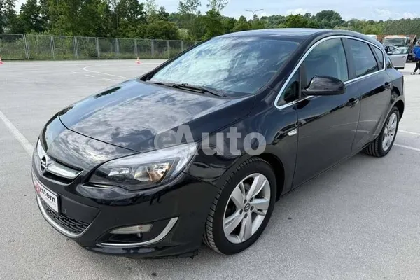 Opel Astra J — polovni automobil