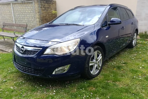 Opel Astra J — polovni automobil