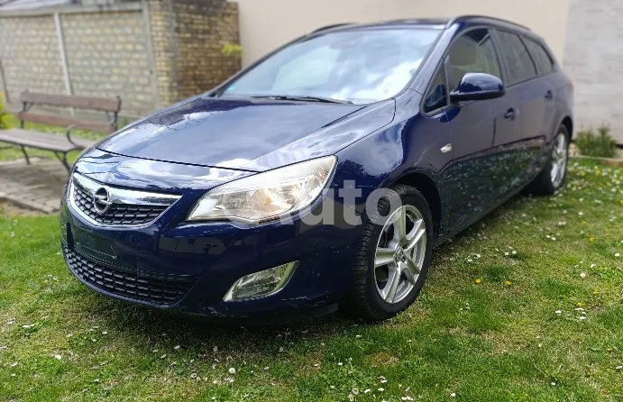 Opel Astra J — polovni automobil